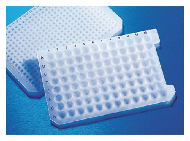 Corning&amp;trade;&amp;nbsp;Tapis de scellage pour microplaques en PP à 96 puits